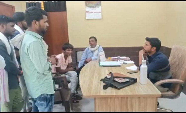 ग्राम पंचायत भाण्ड़ेड़ा मे पानी की समस्या को लेकर ग्रामीणों ने किया सरपंच का घेराव