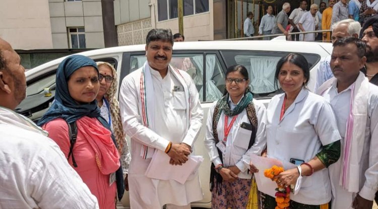 केबिनेट मंत्री टीकाराम जुली और शकुंतला रावत जी को पदनाम परिवर्तन एवं मोबाइल ऐप का अतिरिक्त भार नही सौपे जाने पर दिया ज्ञापन