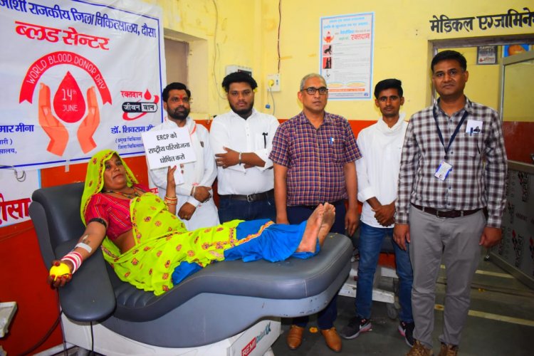 बेटे के जन्मदिन पर मां ने किया रक्तदान
