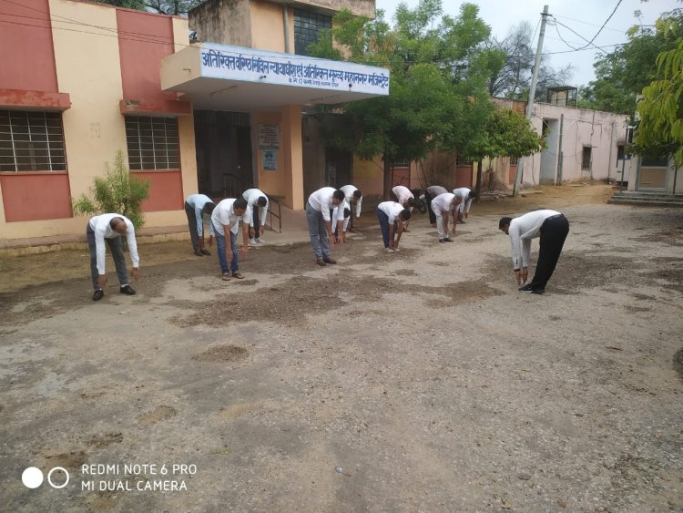 योग दिवस पर बस्सी न्यायालय परिसर में किया योग, समझाया महत्व