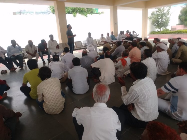 अंतिम संस्कार के दौरान आज हर कदम आपका सहारा है तू नहीं तो क्या हमारा है