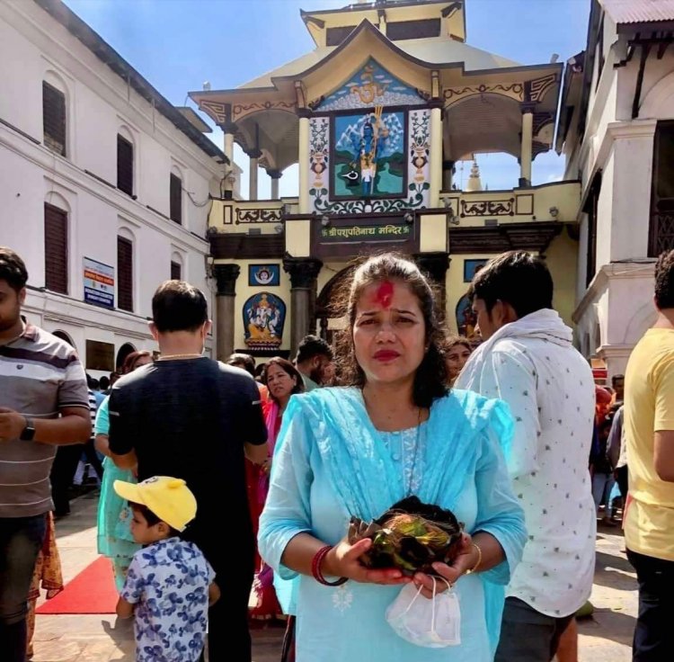 नेपाल की प्रसिद्ध लेखक साहित्यकार भवानी न्यौपाने "भावना" ने किया पशुपतिनाथ के दर्शन