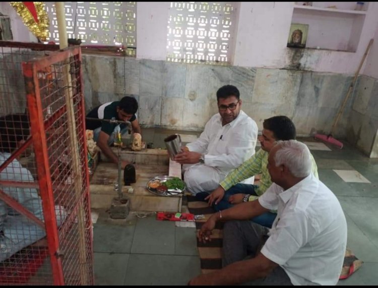 भोले नाथ जी के जल अभिषेक किया