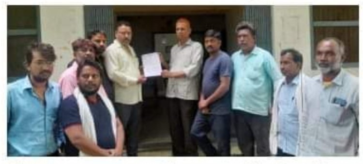 फल सब्जी होलसेल एसोसिएशन ने एसडीएम को सौंपा ज्ञापन