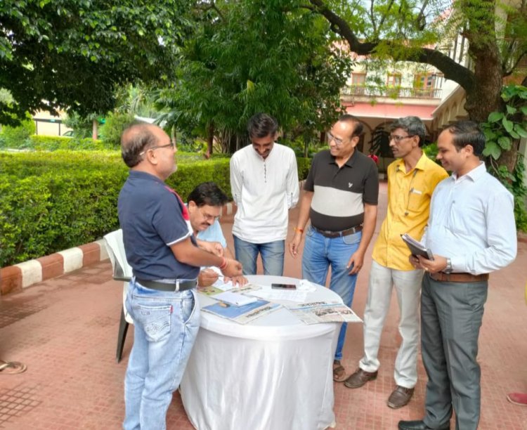 निंबाहेड़ा में पत्रकारों को आवासीय भूखंड दिलाने को लेकर जार ने सहकारिता मंत्री को सौंपा ज्ञापन