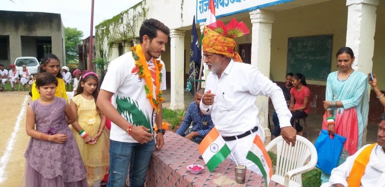 राजकीय उच्च माध्यमिक विद्यालय दोवनी पंचायत समिति कपासन जिला चित्तौड़गढ़ में मनाया धूमधाम से स्वतंत्रता दिवस