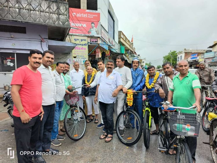 विधायक श्रीमान ललित जी ओसवाल की साइकिल यात्रा का आकोला में स्वागत किया