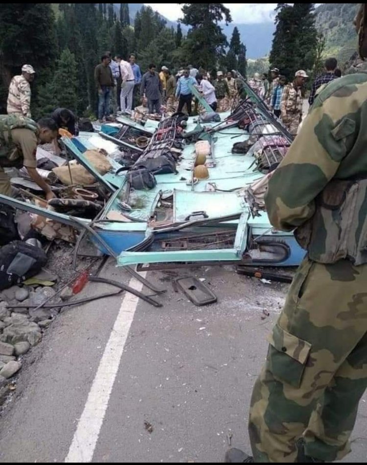मैं ईश्वर से शहीद जवानों की आत्मा को शांति व घायल जवानों के शीघ्र स्वास्थ्य लाभ की कामना करता हुं