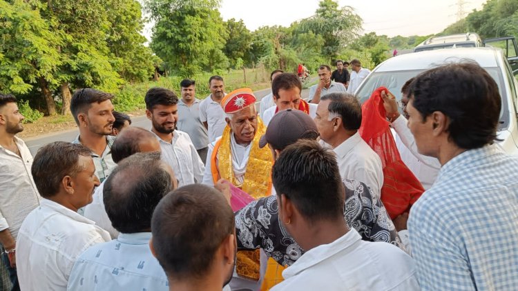 मुंगाना सांवरिया जी बस स्टैंड पर समस्त कांग्रेस कार्यकर्ताओं ने राज्य मंत्री सुरेंद्र सिंह जाड़ावत का स्वागत किया