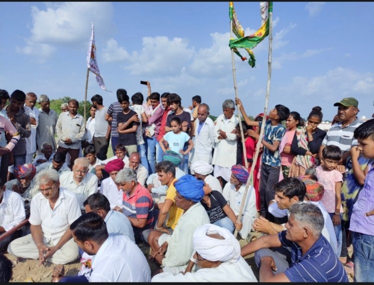 तेजा दशमी पर्व : लोक देवता तेजाजी के नवनिर्मित स्थान पर चढ़ाई ध्वजा , गाजे - बाजे के साथ जुलूस निकालकर चढ़ाई ध्वजा