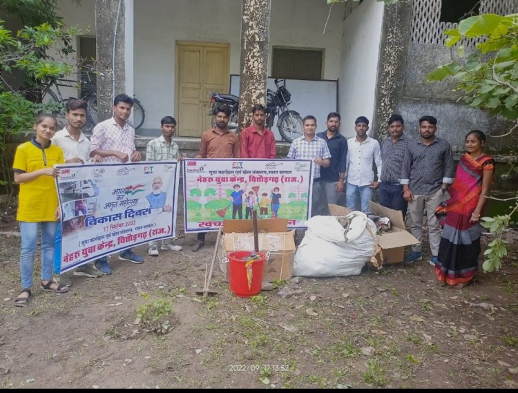 युवा स्वंय सेवको द्वारा विकास दिवस पर किया श्रमदान