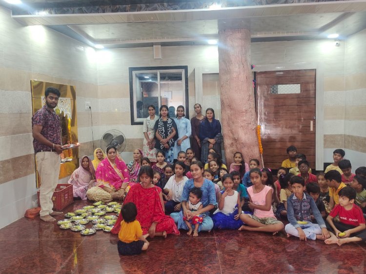 *नवरात्रि के पावन पर्व के उपलक्ष्य पर किन्नर निलो भुवाजी द्वारा गौमाता को लंपी महामारी से निदान प्राप्त करवाने एवम नगर की सुख शांति हेतु यज्ञ हवन के आयोजन के साथ कन्या भोज एवम कन्या पूजन का हुआआयोजन*