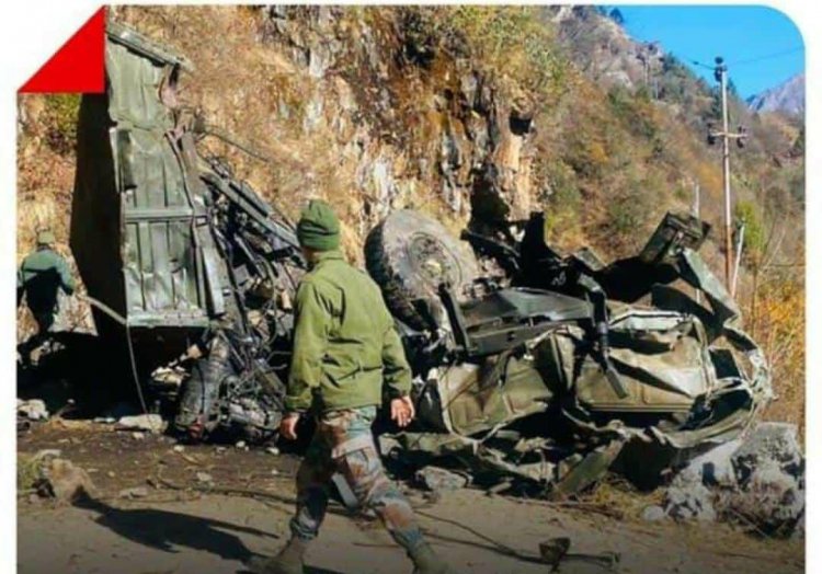 BREAKINGसेना का ट्रक खाई में गिरा, 16 जवानों की मौत:नॉर्थ सिक्किम में पहाड़ी मोड़ से फिसली गाड़ी, हेलिकॉप्टर से निकाले जा रहे शव