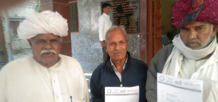 किसानों की विभिन्न मांगों को लेकर भारतीय किसान यूनियन (टिकेत) ने राष्ट्रपति के नाम जिला परिषद के मुख्य कार्यकारी अधिकारी को सौंपा ज्ञापन।