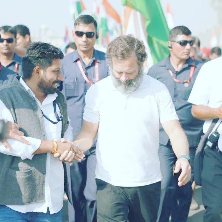 भारत जोड़ो यात्रा के दौरान कपासन कांग्रेस के जनप्रतिनिधियों ने राहुल गांधी जी से मुलाकात कर चित्तौड़ आने का दिया न्योता
