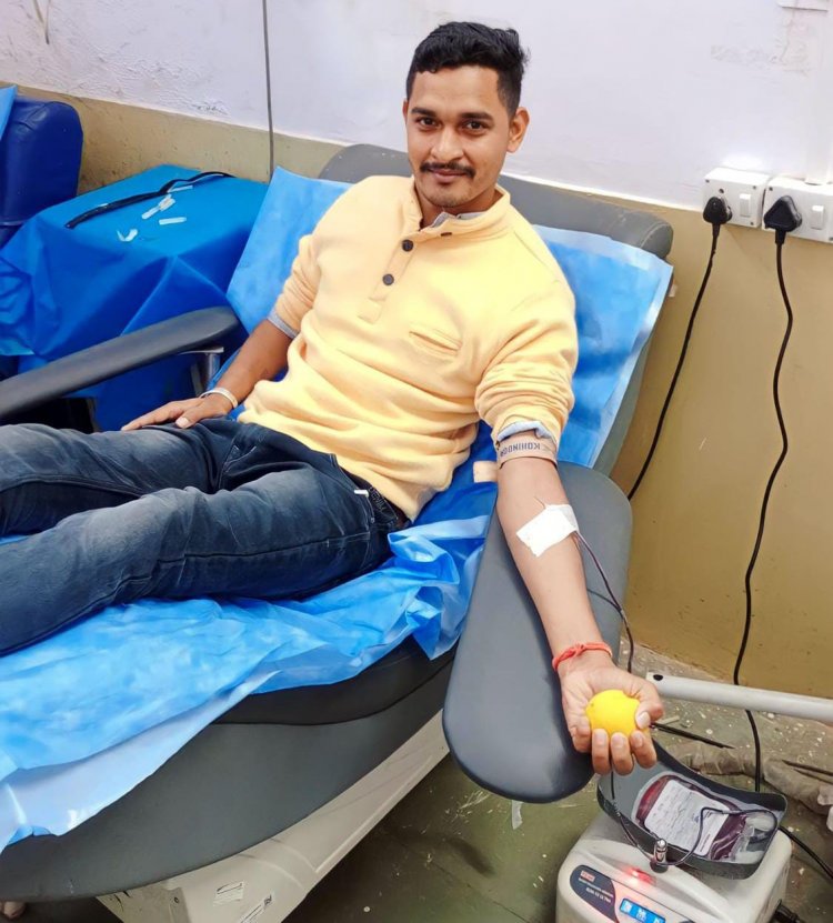 सेवा का जज्बा, प्रतापगढ़ जाकर किया रक्तदान।