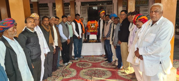 तैलिक साहु समाज ने पीएम मोदी की माँ हीराबेन को दी श्रदांजली।