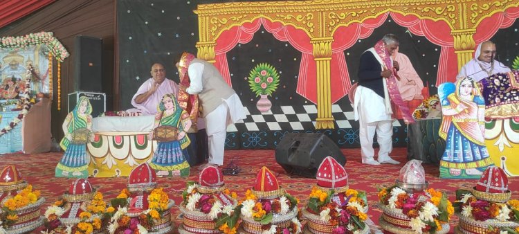 कुकड़ा रिसोर्ट के पास रामद्वारा में हो रहे संत रमता राम और दिग्विजय राम द्वारा नरसी जी का मायरा धर्म कथा का वाचन में पहुंचे राज्यमंत्री