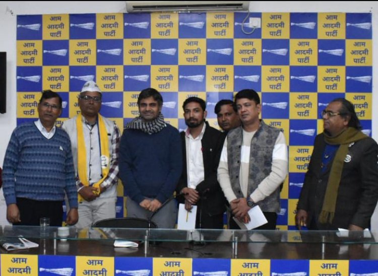 ब्रेकिंग न्यूज़। चित्तौड़गढ़।  आम आदमी पार्टी के राष्ट्रीय महामंत्री संदीप पाठक से वार्ता के बाद चित्तौड़गढ़ लौटें आप कोर्डिनेटर अभियंता अनिल सुखवाल ने कहा कि राज्य की 200 सीटों से चुनाव लड़ेंगे और जीतेंगे भी, जल्द होगा राज्य में बड़ा बदलाव ।