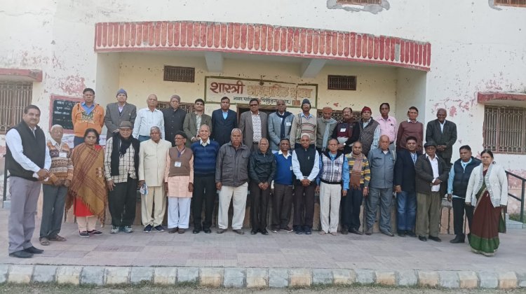 वरिष्ठो ने एक स्वर में कहा कि पेंशन व बेंक ब्याज हो करमुक्त व रेलवे टिकिट में वरिष्ठो की छूट हो पुन: बहाल।