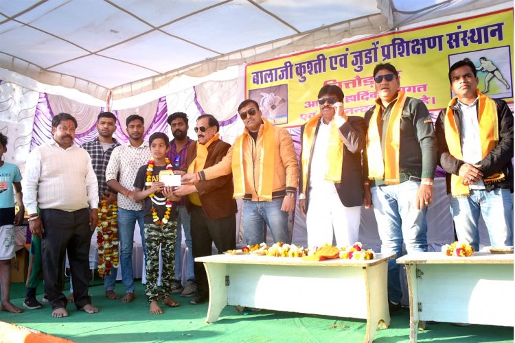 बालाजी व्यायामशाला कुश्ती दंगल का समापन  समापन दंगल में छाये बालाजी व्यायाम शाला के पहलवान:    10 भार वर्ग में से 7 भार वर्ग में प्रथम 