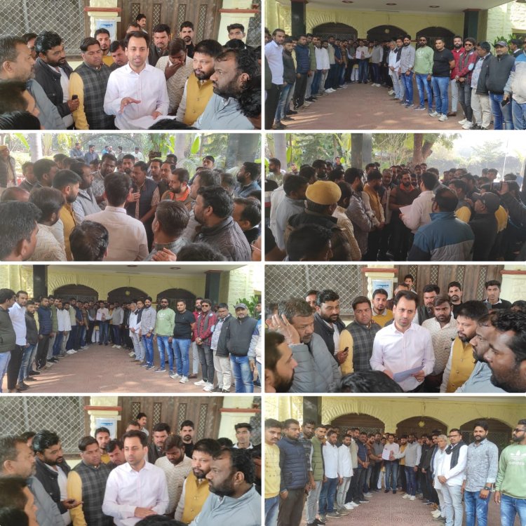 हिंदुस्तान जिंक में रोजगार दिए जाने को लेकर स्थानीय बेरोजगार युवाओं ने जिला कलेक्टर को सौंपा ज्ञापन