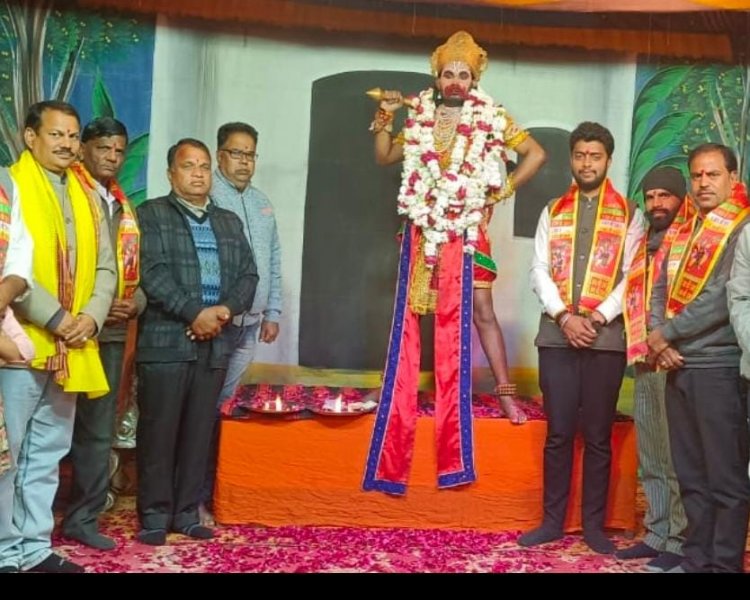 एस आर वाटिका कपासन में चल रही रामलीला के सातवें दिन शिवरी नवधा भक्ति श्री राम हनुमान मिलन राम सुग्रीव मित्रता तथा बाली वध का मंचन किया गया 