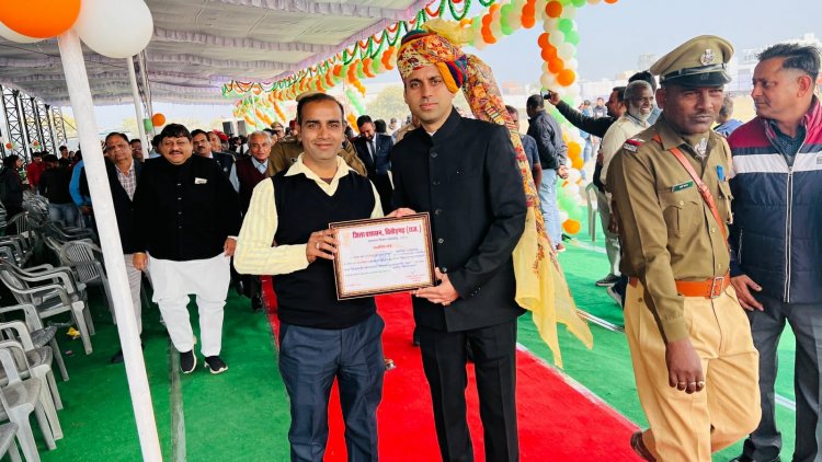 पंचायती राज के राजेंद्र शर्मा हुए जिला स्तर पर सम्मानित।