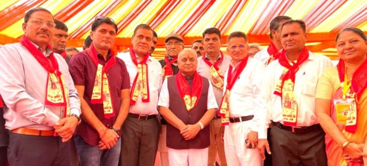 विश्व उमिया फाउंडेशन व श्री उमिया माताजी संस्थान के पदाधिकारियों को दिया उमिया माताजी प्राण प्रतिष्ठा महोत्सव में आने का आमंत्रण