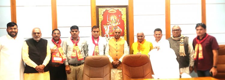 विश्व उमिया फाउंडेशन व श्री उमिया माताजी संस्थान के पदाधिकारियों को दिया उमिया माताजी प्राण प्रतिष्ठा महोत्सव में आने का आमंत्रण
