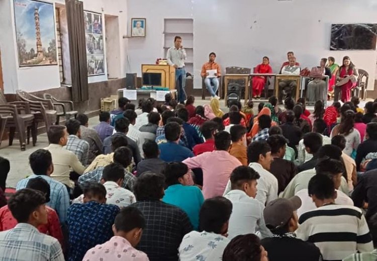 15 दिवसीय व्यक्तिगत संपर्क शिविर का हुआ समापन। विद्यार्थियों ने विद्यालय में कम्प्यूटर सेट भेंट किया।