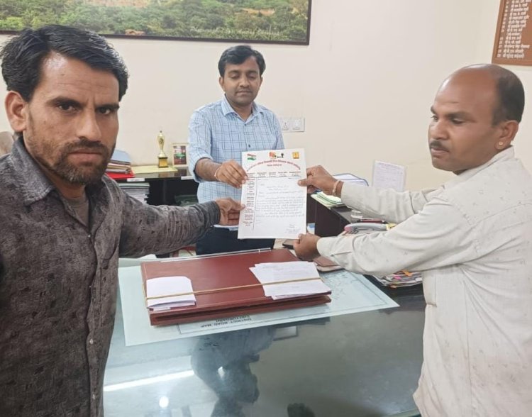 बेरोजगार वंचित विद्यार्थी मित्रों ने एडीएम को ज्ञापन सौंपा।