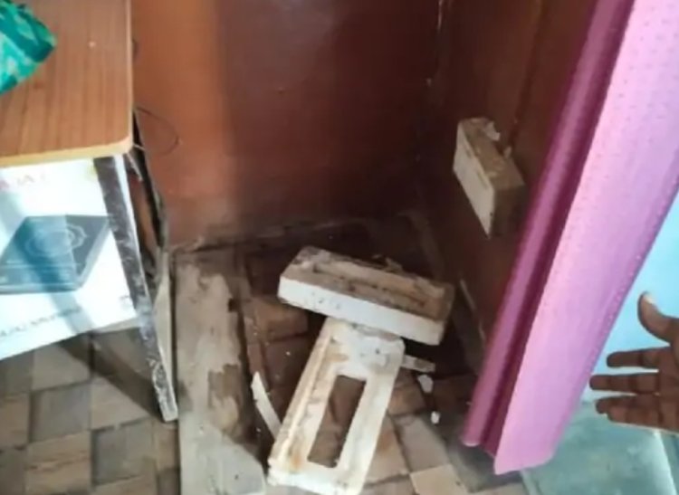 *सरकारी स्कूल में चोरी : क्लास रूम में लगे इलेक्ट्रॉनिक इक्विपमेंट्स ले गए चोर, तीन लाख रुपए का सामान चोरी।*
