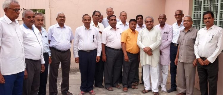 डाक विभाग पेंशनर्स मित्र मंडल का स्नेह मिलन श्री गुरूकुल चित्तौड़गढ़ में आयोजित हुआ।