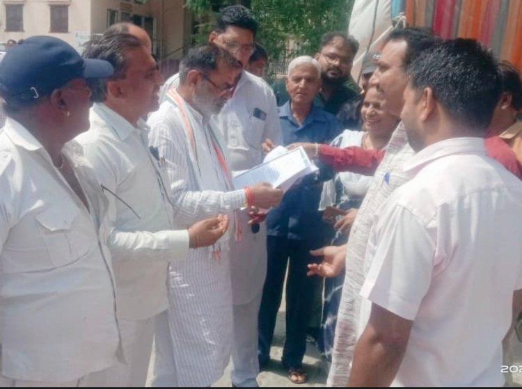 कपासन में सरपंच और वीडिओ संघ का प्रदर्शन: महंगाई राहत कैंप का निरीक्षण करने आए राज्यमंत्री को दिया ज्ञापन