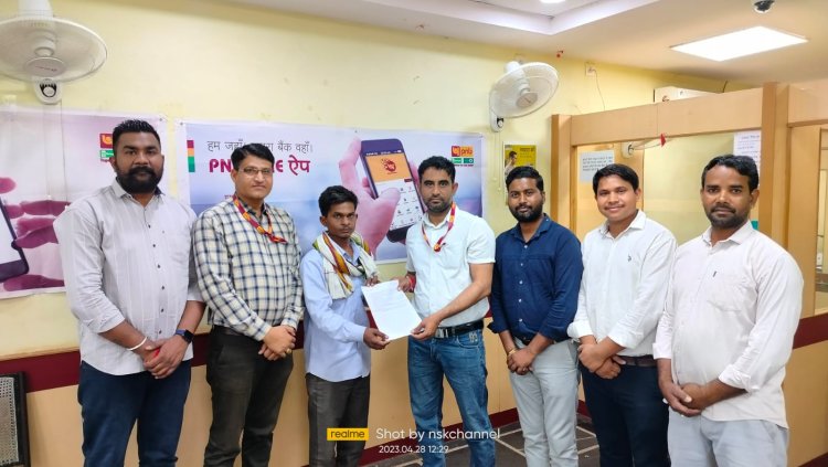 प्रधानमंत्री जीवन ज्योति बीमा योजना के तहत सावा में मृतक के पुत्र को 2 लाख का चैक सौंपा।