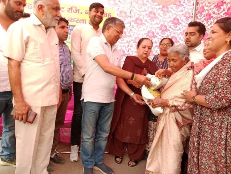ट्रस्ट की ओर से 20वां मासिक रा‌शन वित‌रण समारोह का हुआ