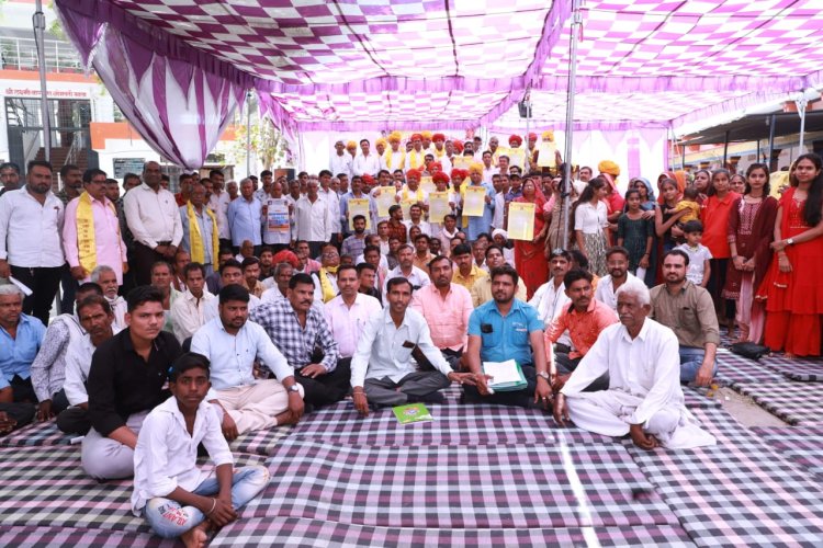 माँ श्रीयादे मन्दिर पर वार्षिक ध्वजारोहण एवं प्रजापत समाज का प्रथम " युवक-युवती परिचय-सम्मेलन मातृकुण्डिया में सम्पन्न समोजात्थान पोस्टर का विमोचन तथा समाज के महाकुम्भ में भाग लेने हेतु 28 मई को 26. जयपुर चलो " का आह्वान