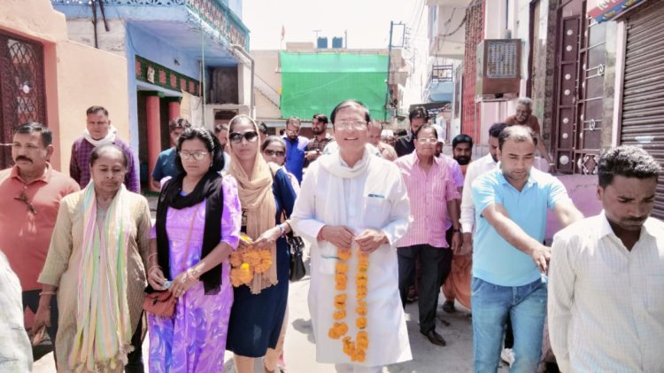 हाथ से हाथ जोड़ो अभियान की पदयात्रा कोटा उत्तर के वार्ड नंबर 11 के मन्ना चौक, मंडीपाड़ा, रेल विहार के समस्त एरिया में निकाली गई