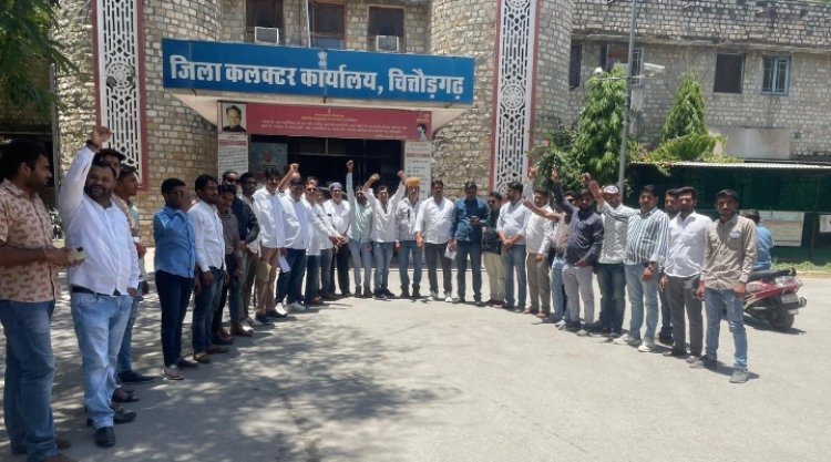 राष्ट्रीय  राजपूत करणी सेना ने मुख्यमंत्री के नाम जिला कलक्टर चित्तौड़गढ़ को सौंपा ज्ञापन