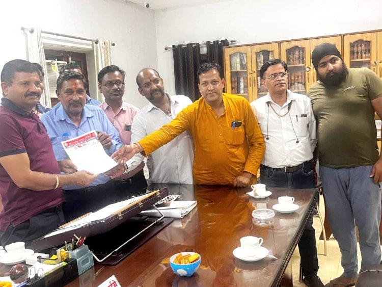 व्यापारियों को सरकार परेशान ना करे। सरकार ने अगर व्यापारियो को प्रताडित किया तो आन्दोलन किया जायेगा। - महेन्द्र मित्तल