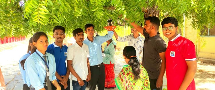 सेल्फी विथ परिंडा अभियान के तहत एबीवीपी महात्मा गांधी राजकीय उच्च माध्यमिक विद्यालय इकाई ने बांधे परिंडे। 