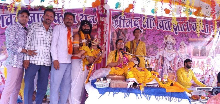 अमीरामा गांव में श्रीमद् भागवत कथा में श्रीं कृष्णा जन्मोत्सव मनाया गया कथा स्थल नंद के घर आनंद भयो जय कन्हैया लाल के भजनों से गूंज उठा पांडाल