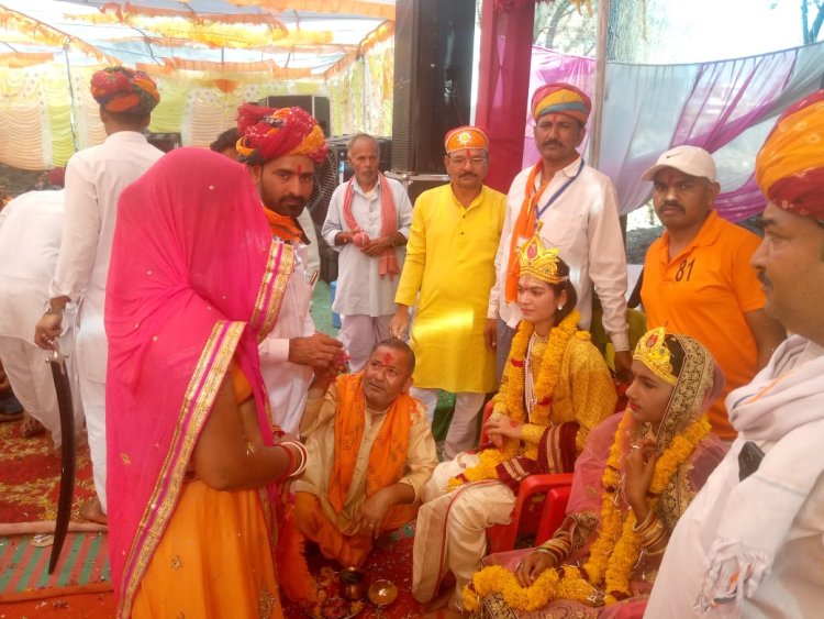 अमीरामा गांव में सात दिवसीय श्रीमद्भागवत कथा का हुआ समापन 21जोडो, ने मंत्रोच्चार के साथ हवन में दि आहुतियां स्वर्ण कलश आरोहण के साथ कालिका माता की प्राण प्रतिष्ठा महोत्सव के साथ समापन