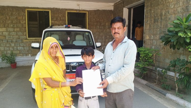 मारपीट करने व फर्जी दस्तावेज से जमीन हड़पने के मामले में घटा घटिया के युवक ने एसपी से आरोप लगाते हुए न्याय कि घुमा।