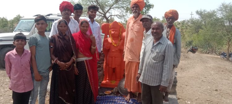 ग्राम खेड़ी के सोमेश्वर महादेव व हनुमानजी महाराज कि मूर्ति अनावरण कर प्राण प्रतिष्ठा स्थापना कर गणेश वंदना के साथ स्थापित देवताओं का किया नित्यार्चन