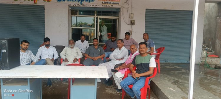 शम्भूपुरा मे भाजपा कार्यकर्ताओ ने सुना पीएम मोदी कि मन कि बात कार्यक्रम।