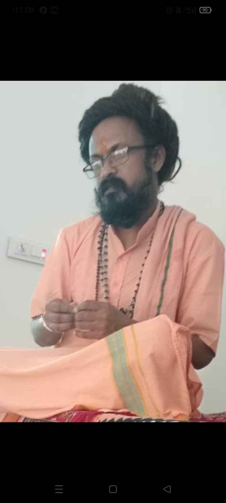 सिंहाना गांव में आश्रम के कमरे में पंखे से लटका मिला शव