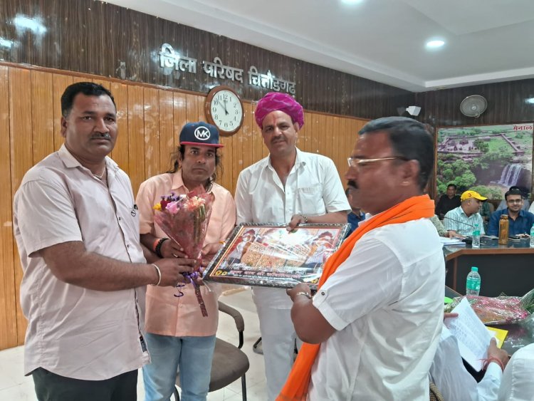 भाजपा नेता सुवालका ने किया नवनिर्वाचित अध्यक्ष बद्रीलाल जाट का स्वागत।