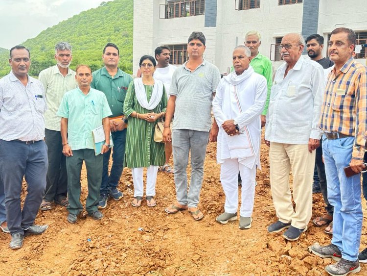 बस्सी में सत्यव्रत रावत चूण्डा पेनोरमा के लिए राज्यमंत्री सुरेंद्र सिंह जाड़ावत ने जमीन का निरीक्षण कर चिन्हित किया।